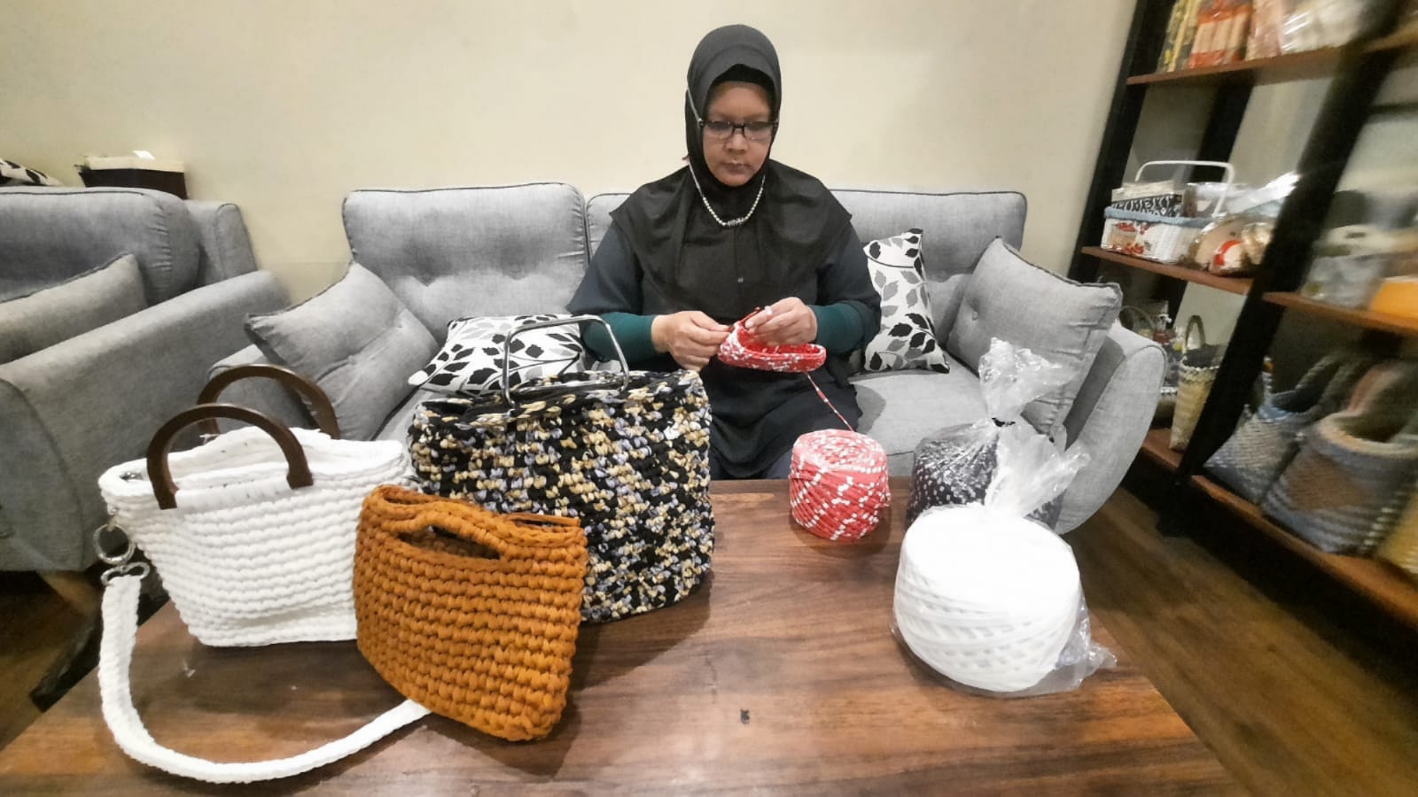 Merajut Bersama Mamata Melestarikan Bumi