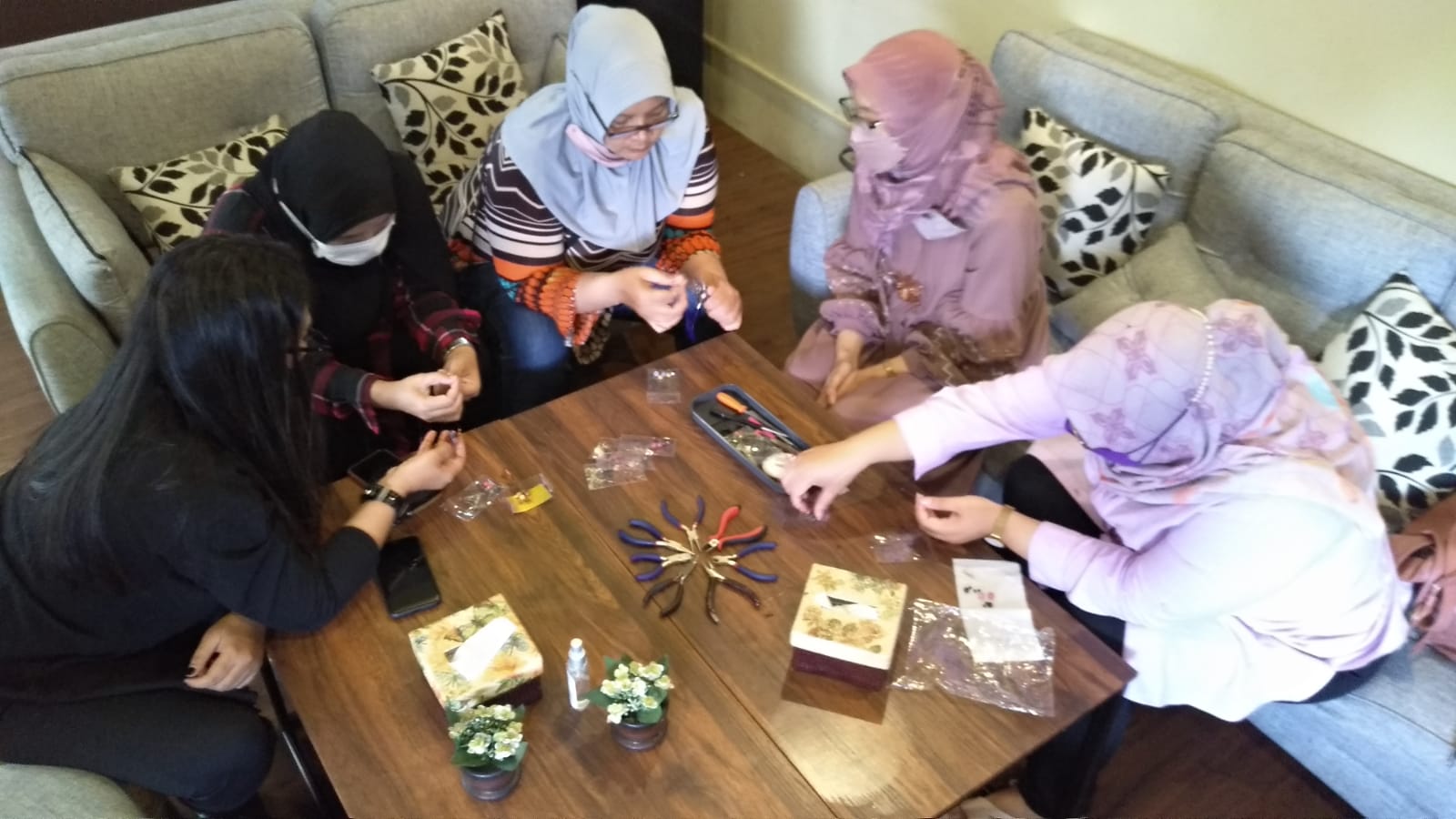 Azza Jewelry Mengusung Konsep Etnik Eksklusif