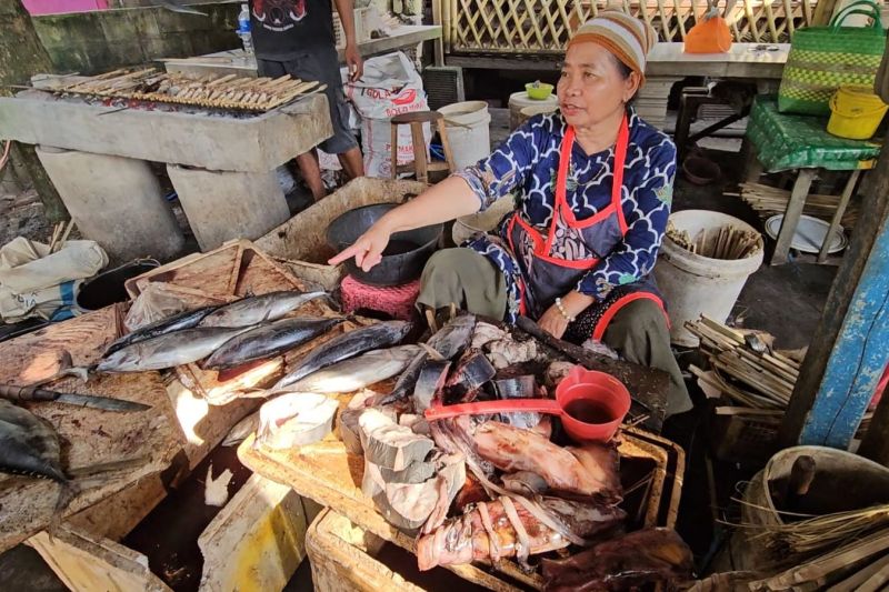Lebaran Dongkrak Omzet Pedagang Pantai Trenggalek Hingga 100 Persen
