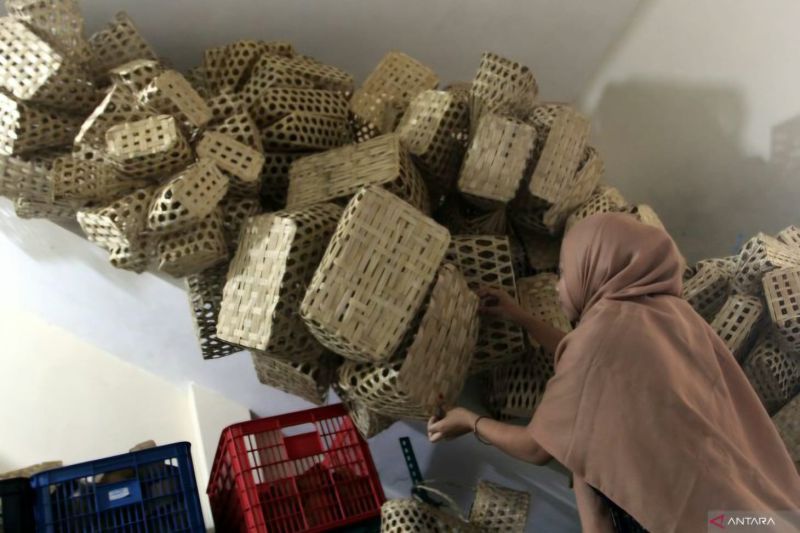Produsen besek bambu di Kota Malang banjir pesanan jelang Idul Adha