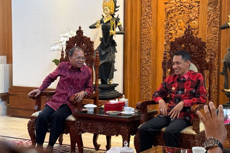 Koster contohkan arak Bali upaya kembangkan produk lokal ke Wakatobi